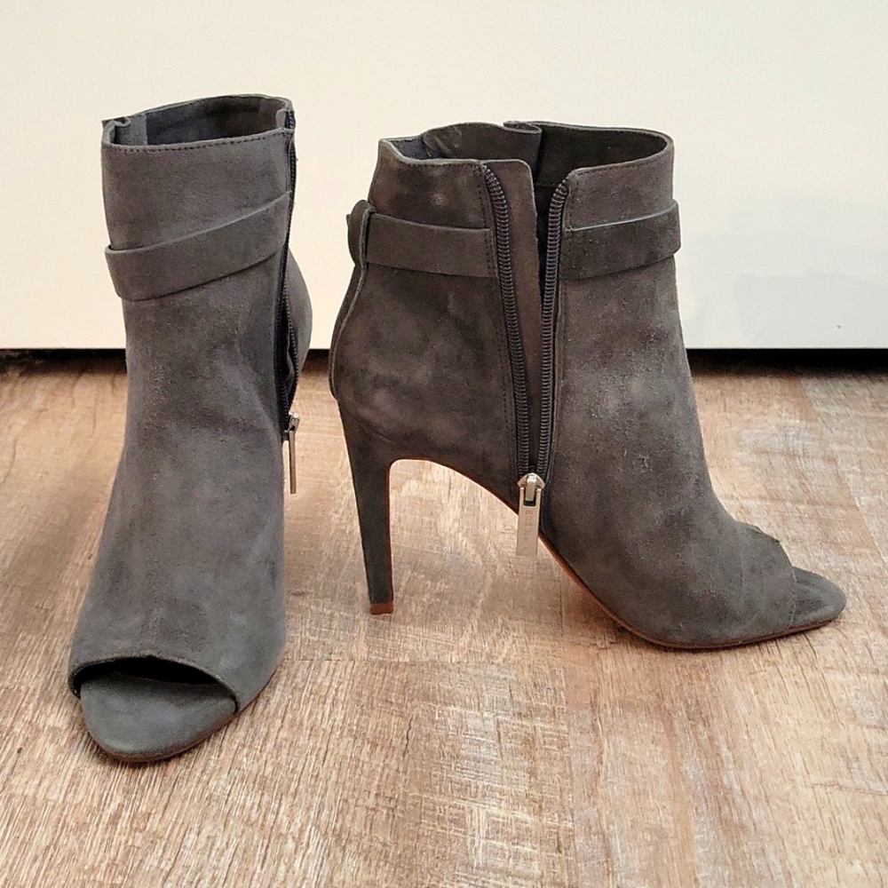 BCBG Suede Heels Stilletos